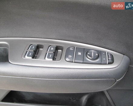 Серый Киа K5, объемом двигателя 2 л и пробегом 327 тыс. км за 11600 $, фото 27 на Automoto.ua