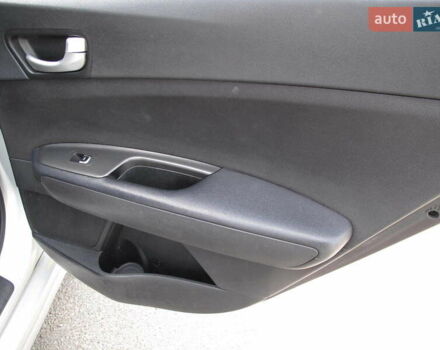 Серый Киа K5, объемом двигателя 2 л и пробегом 327 тыс. км за 11600 $, фото 48 на Automoto.ua