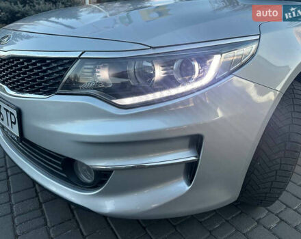 Серый Киа K5, объемом двигателя 2 л и пробегом 292 тыс. км за 11000 $, фото 46 на Automoto.ua