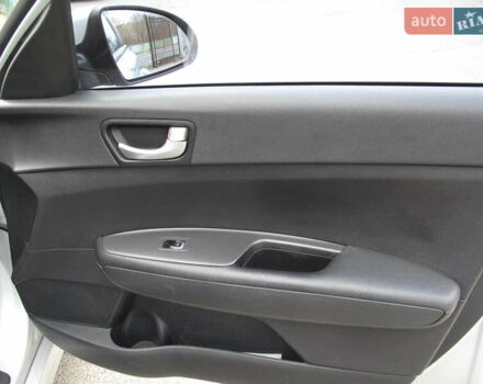 Серый Киа K5, объемом двигателя 2 л и пробегом 327 тыс. км за 11600 $, фото 41 на Automoto.ua