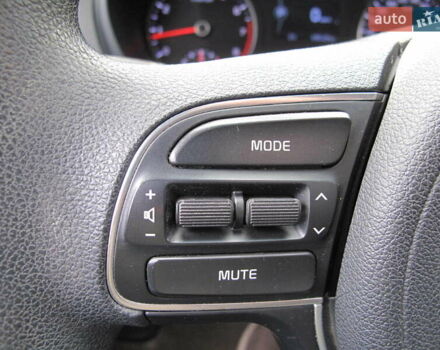 Серый Киа K5, объемом двигателя 2 л и пробегом 327 тыс. км за 11600 $, фото 51 на Automoto.ua