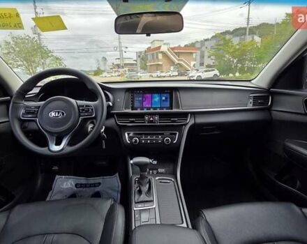 Серый Киа K5, объемом двигателя 2 л и пробегом 190 тыс. км за 12490 $, фото 8 на Automoto.ua