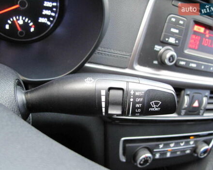 Сірий Кіа K5, об'ємом двигуна 2 л та пробігом 291 тис. км за 12800 $, фото 59 на Automoto.ua