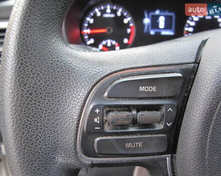 Сірий Кіа K5, об'ємом двигуна 2 л та пробігом 291 тис. км за 12800 $, фото 44 на Automoto.ua