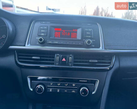 Серый Киа K5, объемом двигателя 2 л и пробегом 292 тыс. км за 11000 $, фото 39 на Automoto.ua