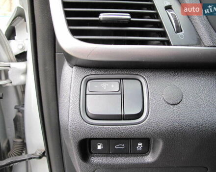 Серый Киа K5, объемом двигателя 2 л и пробегом 327 тыс. км за 11600 $, фото 18 на Automoto.ua