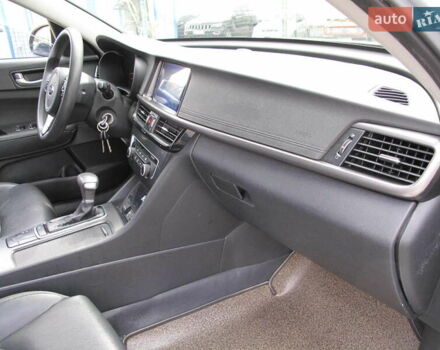 Серый Киа K5, объемом двигателя 2 л и пробегом 327 тыс. км за 11600 $, фото 43 на Automoto.ua