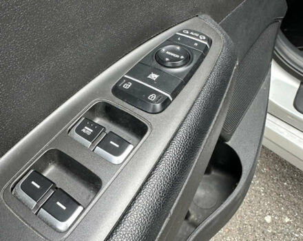 Серый Киа K5, объемом двигателя 2 л и пробегом 305 тыс. км за 10850 $, фото 10 на Automoto.ua