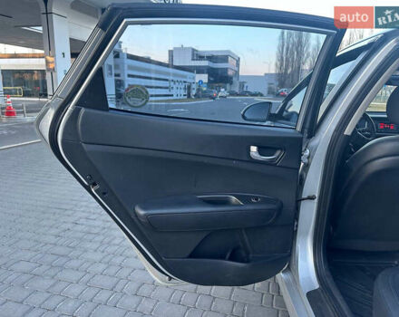 Серый Киа K5, объемом двигателя 2 л и пробегом 292 тыс. км за 11000 $, фото 19 на Automoto.ua