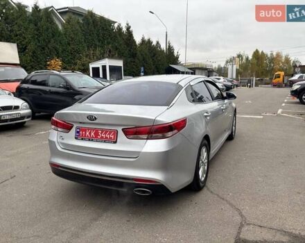 Серый Киа K5, объемом двигателя 2 л и пробегом 244 тыс. км за 11990 $, фото 5 на Automoto.ua