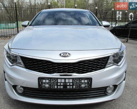 Серый Киа K5, объемом двигателя 2 л и пробегом 327 тыс. км за 11600 $, фото 9 на Automoto.ua