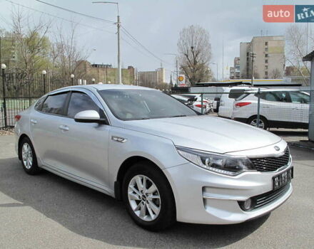 Серый Киа K5, объемом двигателя 2 л и пробегом 327 тыс. км за 11600 $, фото 3 на Automoto.ua