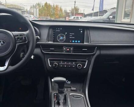 Серый Киа K5, объемом двигателя 2 л и пробегом 244 тыс. км за 11990 $, фото 8 на Automoto.ua