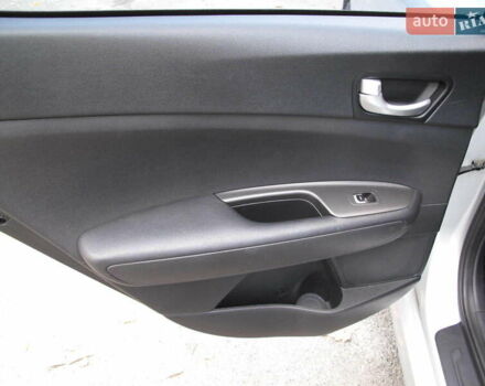 Сірий Кіа K5, об'ємом двигуна 2 л та пробігом 291 тис. км за 12800 $, фото 21 на Automoto.ua