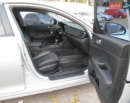 Сірий Кіа K5, об'ємом двигуна 2 л та пробігом 291 тис. км за 12800 $, фото 26 на Automoto.ua