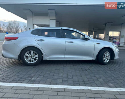 Серый Киа K5, объемом двигателя 2 л и пробегом 292 тыс. км за 11000 $, фото 2 на Automoto.ua