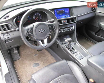 Серый Киа K5, объемом двигателя 2 л и пробегом 327 тыс. км за 11600 $, фото 30 на Automoto.ua