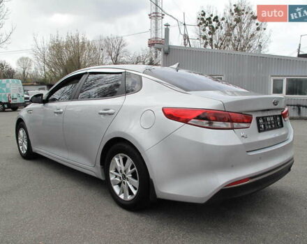 Серый Киа K5, объемом двигателя 2 л и пробегом 327 тыс. км за 11600 $, фото 6 на Automoto.ua