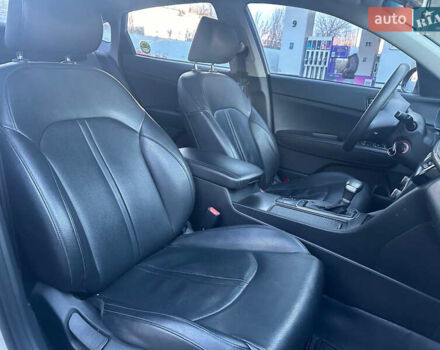 Серый Киа K5, объемом двигателя 2 л и пробегом 292 тыс. км за 11000 $, фото 33 на Automoto.ua