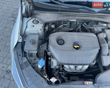Серый Киа K5, объемом двигателя 2 л и пробегом 292 тыс. км за 11000 $, фото 43 на Automoto.ua