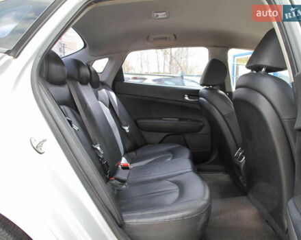 Серый Киа K5, объемом двигателя 2 л и пробегом 327 тыс. км за 11600 $, фото 47 на Automoto.ua