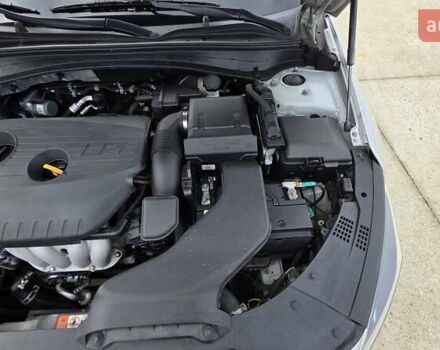 Серый Киа K5, объемом двигателя 2 л и пробегом 190 тыс. км за 12490 $, фото 11 на Automoto.ua