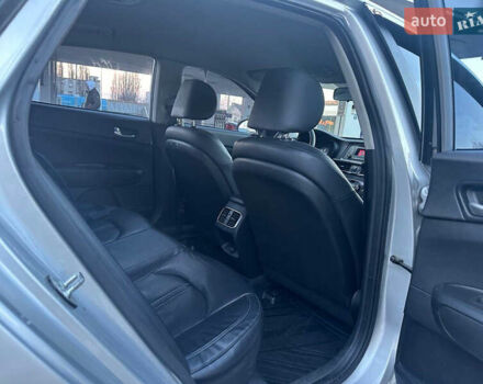 Серый Киа K5, объемом двигателя 2 л и пробегом 292 тыс. км за 11000 $, фото 28 на Automoto.ua
