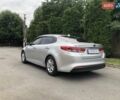 Серый Киа K5, объемом двигателя 2 л и пробегом 320 тыс. км за 11990 $, фото 5 на Automoto.ua