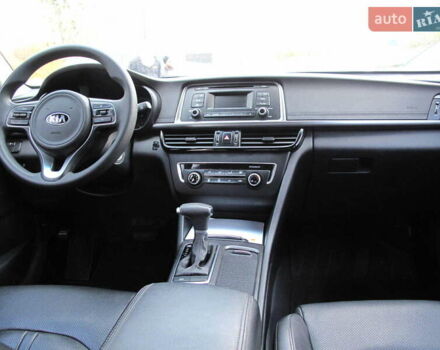 Сірий Кіа K5, об'ємом двигуна 2 л та пробігом 291 тис. км за 12800 $, фото 25 на Automoto.ua