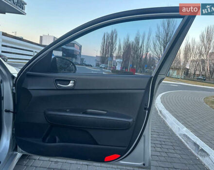 Серый Киа K5, объемом двигателя 2 л и пробегом 292 тыс. км за 11000 $, фото 31 на Automoto.ua