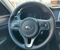 Серый Киа K5, объемом двигателя 2 л и пробегом 125 тыс. км за 13399 $, фото 21 на Automoto.ua