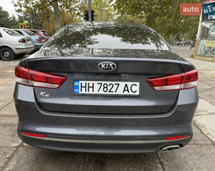 Серый Киа K5, объемом двигателя 2 л и пробегом 153 тыс. км за 13500 $, фото 4 на Automoto.ua