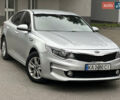 Серый Киа K5, объемом двигателя 2 л и пробегом 305 тыс. км за 10850 $, фото 1 на Automoto.ua