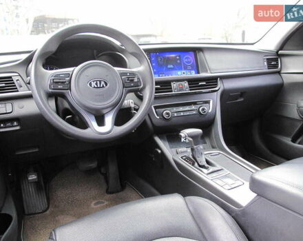 Серый Киа K5, объемом двигателя 2 л и пробегом 327 тыс. км за 11600 $, фото 33 на Automoto.ua