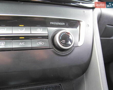 Серый Киа K5, объемом двигателя 2 л и пробегом 327 тыс. км за 11600 $, фото 59 на Automoto.ua