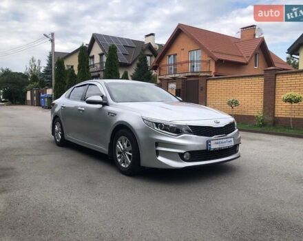 Серый Киа K5, объемом двигателя 2 л и пробегом 320 тыс. км за 11990 $, фото 2 на Automoto.ua