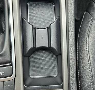 Серый Киа K5, объемом двигателя 2 л и пробегом 206 тыс. км за 14900 $, фото 28 на Automoto.ua