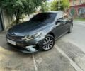 Серый Киа K5, объемом двигателя 2 л и пробегом 333 тыс. км за 15300 $, фото 1 на Automoto.ua