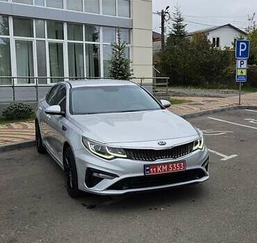 Серый Киа K5, объемом двигателя 2 л и пробегом 206 тыс. км за 14900 $, фото 2 на Automoto.ua