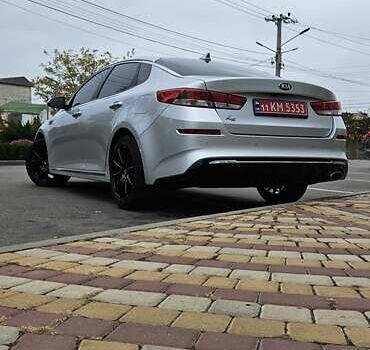 Серый Киа K5, объемом двигателя 2 л и пробегом 206 тыс. км за 14900 $, фото 9 на Automoto.ua