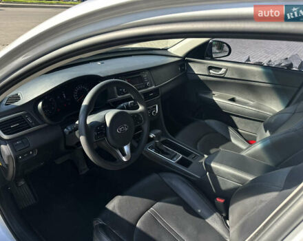 Серый Киа K5, объемом двигателя 2 л и пробегом 73 тыс. км за 15800 $, фото 18 на Automoto.ua