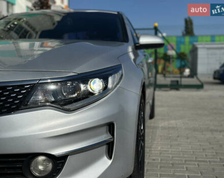 Серый Киа K5, объемом двигателя 2 л и пробегом 73 тыс. км за 15800 $, фото 7 на Automoto.ua