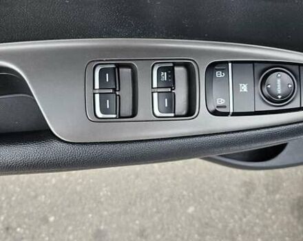 Серый Киа K5, объемом двигателя 2 л и пробегом 206 тыс. км за 14900 $, фото 12 на Automoto.ua