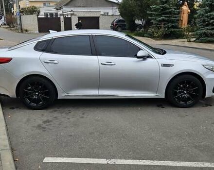 Серый Киа K5, объемом двигателя 2 л и пробегом 206 тыс. км за 14900 $, фото 1 на Automoto.ua