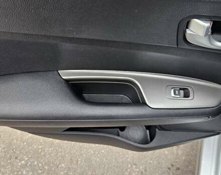 Серый Киа K5, объемом двигателя 2 л и пробегом 206 тыс. км за 14900 $, фото 15 на Automoto.ua