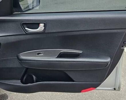 Серый Киа K5, объемом двигателя 2 л и пробегом 206 тыс. км за 14900 $, фото 30 на Automoto.ua