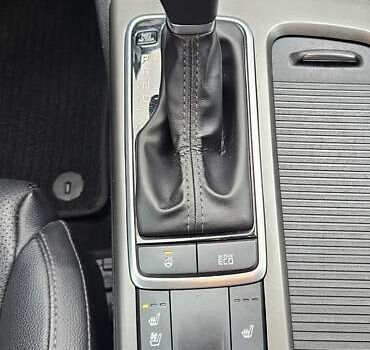 Серый Киа K5, объемом двигателя 2 л и пробегом 206 тыс. км за 14900 $, фото 20 на Automoto.ua