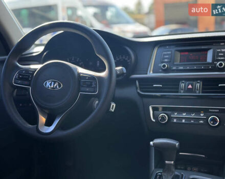 Серый Киа K5, объемом двигателя 2 л и пробегом 73 тыс. км за 15800 $, фото 10 на Automoto.ua
