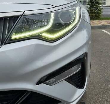 Серый Киа K5, объемом двигателя 2 л и пробегом 206 тыс. км за 14900 $, фото 4 на Automoto.ua