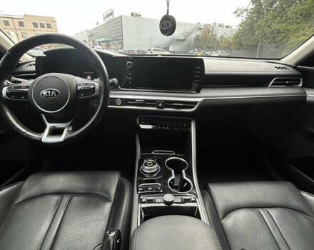 Серый Киа K5, объемом двигателя 2 л и пробегом 90 тыс. км за 23589 $, фото 7 на Automoto.ua